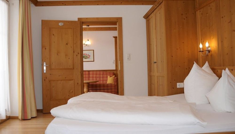 Das Gaestehaus Schneider Am Dorfplatz Alpbach Exterior photo