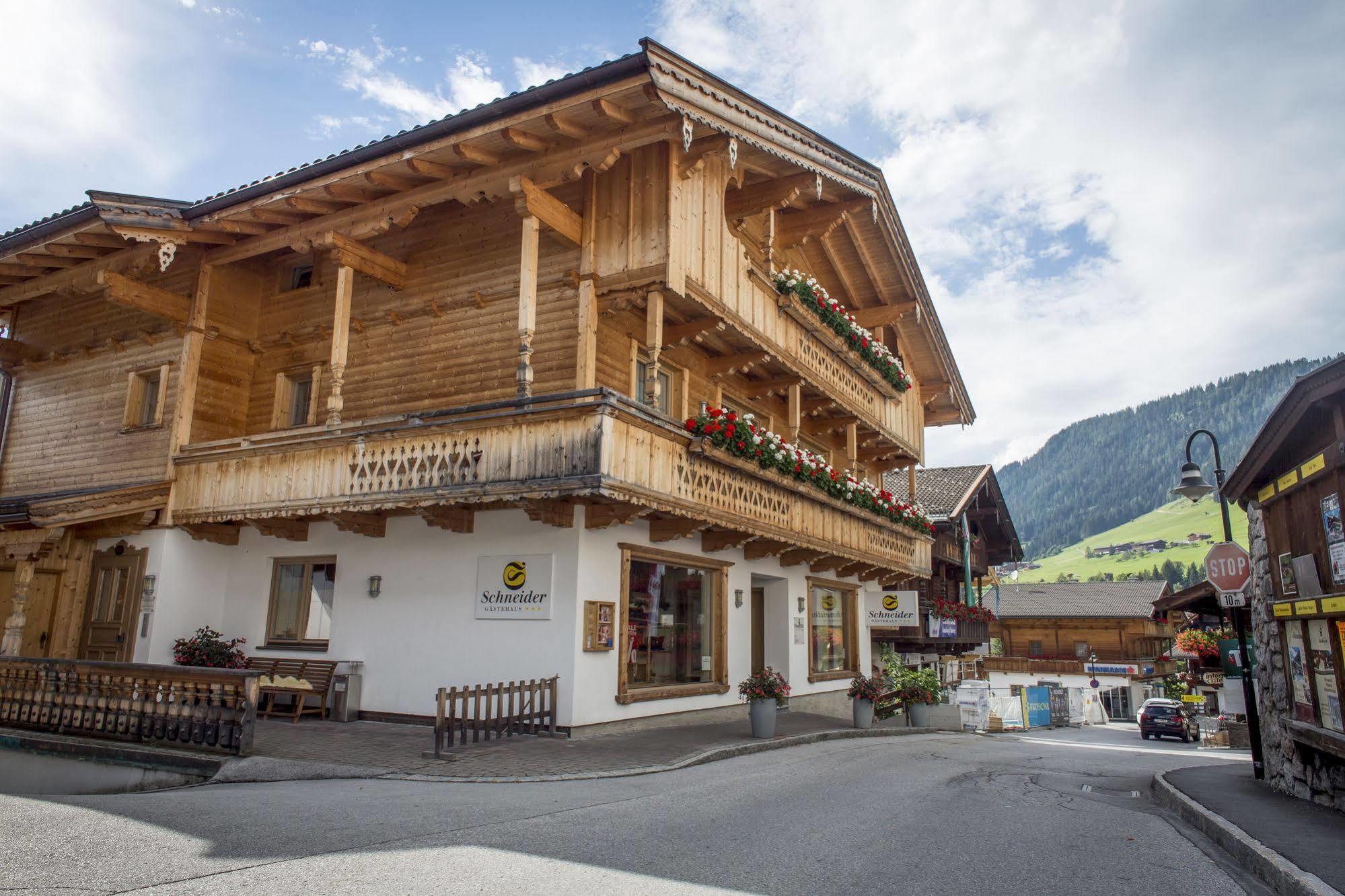 Das Gaestehaus Schneider Am Dorfplatz Alpbach Exterior photo