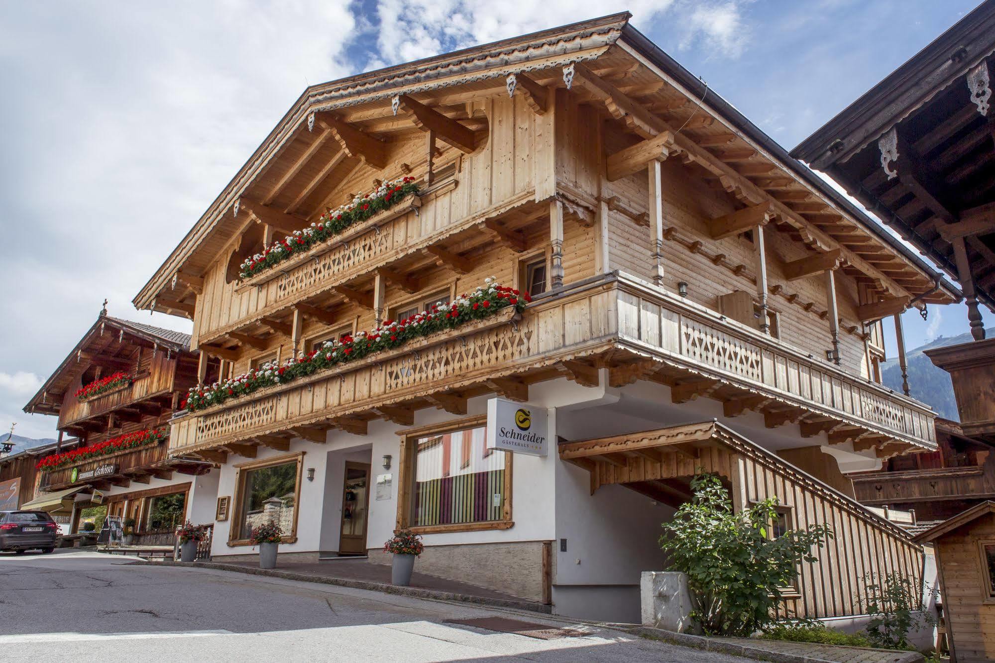 Das Gaestehaus Schneider Am Dorfplatz Alpbach Exterior photo