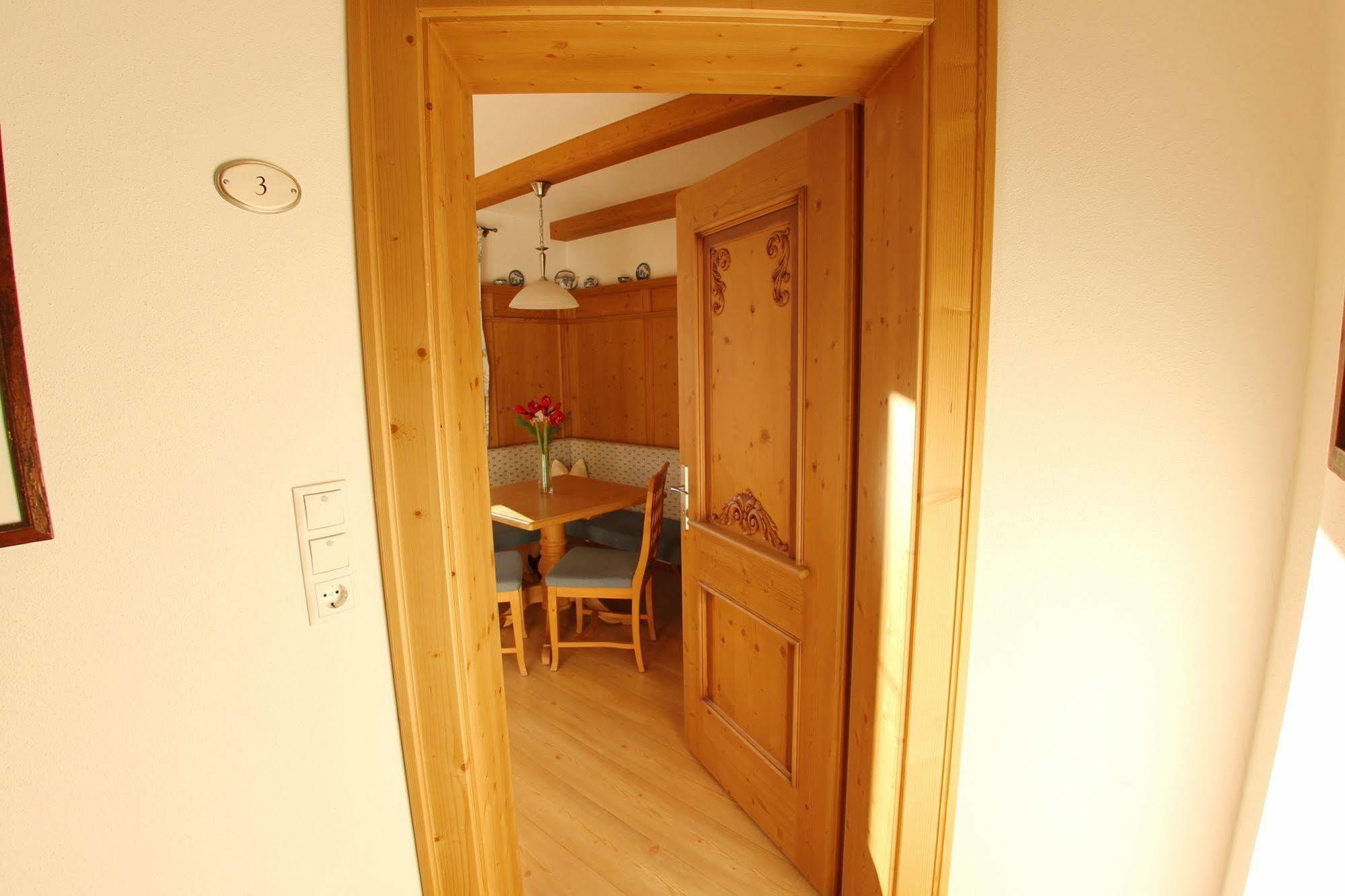 Das Gaestehaus Schneider Am Dorfplatz Alpbach Exterior photo