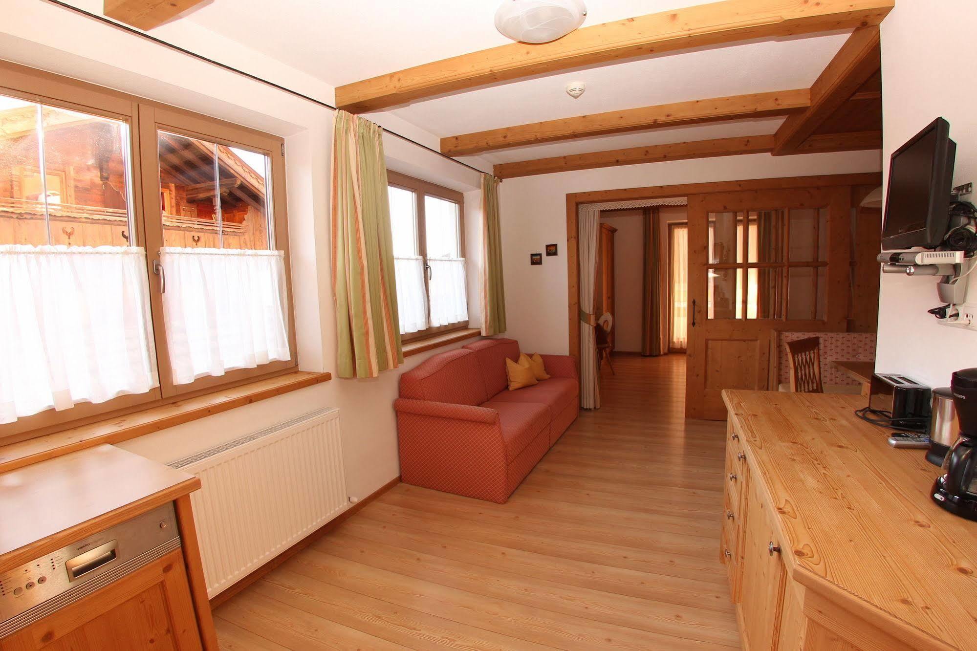 Das Gaestehaus Schneider Am Dorfplatz Alpbach Exterior photo