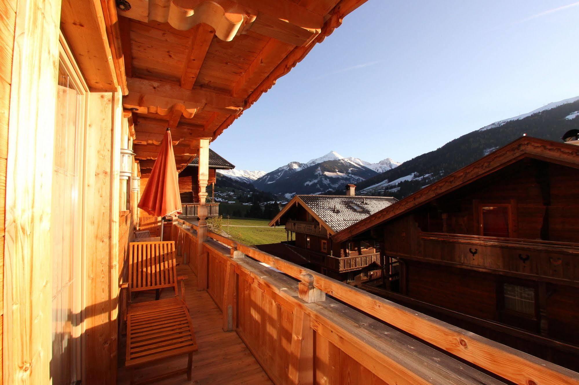 Das Gaestehaus Schneider Am Dorfplatz Alpbach Exterior photo