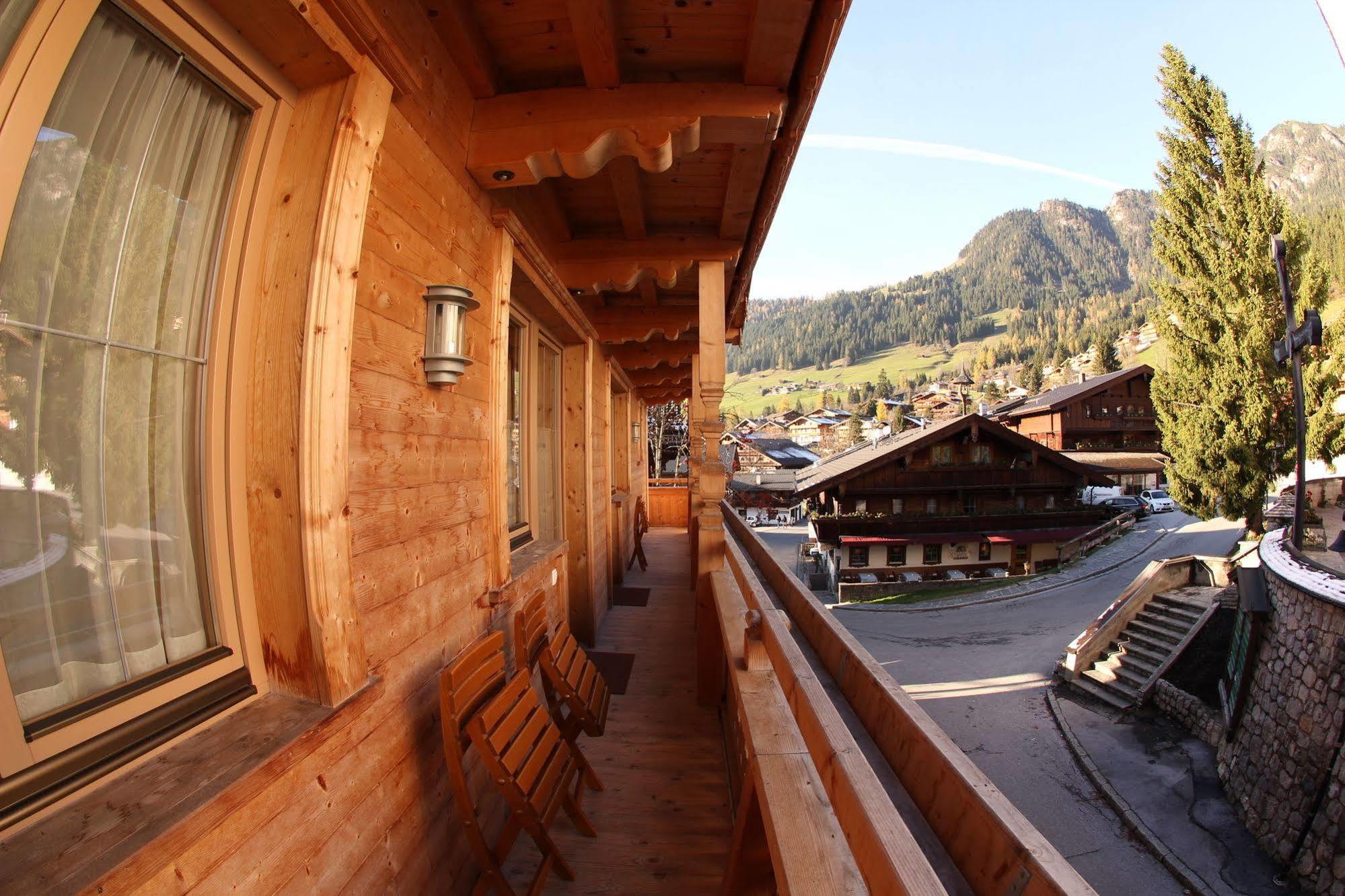 Das Gaestehaus Schneider Am Dorfplatz Alpbach Exterior photo