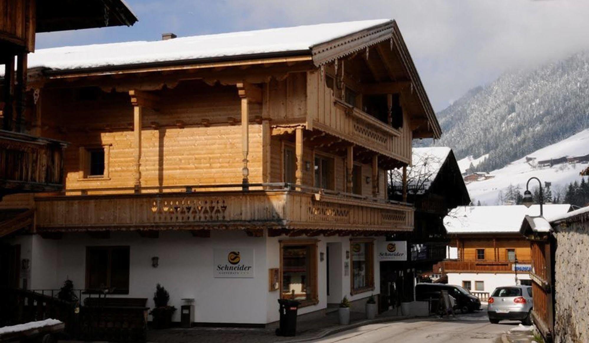 Das Gaestehaus Schneider Am Dorfplatz Alpbach Exterior photo