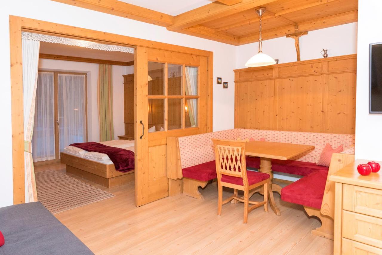 Das Gaestehaus Schneider Am Dorfplatz Alpbach Exterior photo