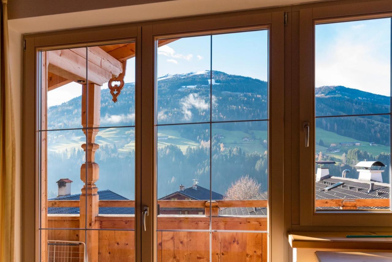 Das Gaestehaus Schneider Am Dorfplatz Alpbach Exterior photo