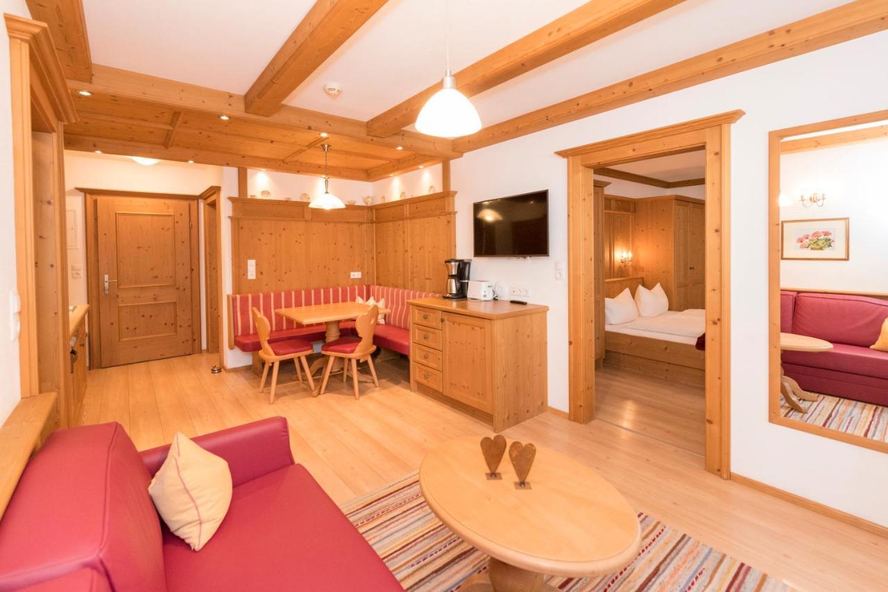 Das Gaestehaus Schneider Am Dorfplatz Alpbach Exterior photo