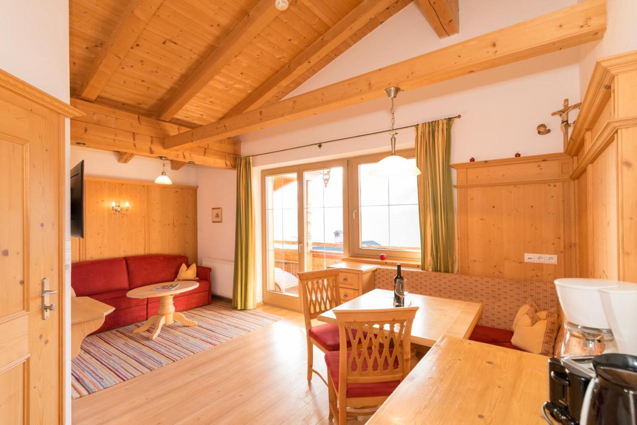 Das Gaestehaus Schneider Am Dorfplatz Alpbach Exterior photo